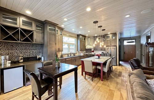 Billings House | Stunning custom comfy home in quiet NW Billings