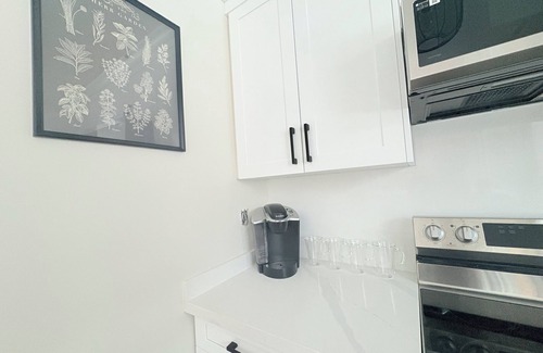Port Union House | Stunning Custom Luxury 2-Bedroom GARDEN SUITE