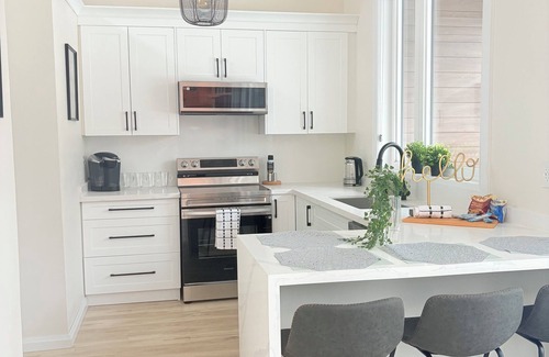 Port Union House | Stunning Custom Luxury 2-Bedroom GARDEN SUITE