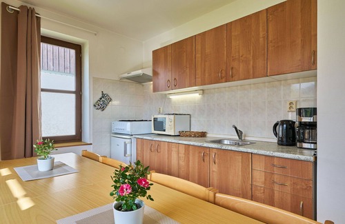 Starkov House | Stunning private villa with WIFI, pool, TV, patio, pets allowed, panoramic view and parking