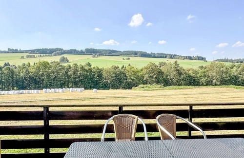 Velke Petrovice House | Stunning private villa with WIFI, pool, TV, patio, pets allowed, panoramic view and parking
