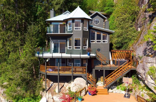 District of North Vancouver House | Stunning Deep Cove Waterfront Estate