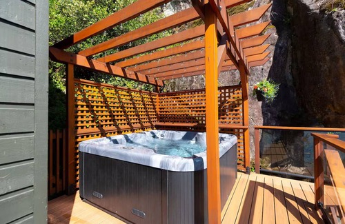 District of North Vancouver House | Stunning Deep Cove Waterfront Estate
