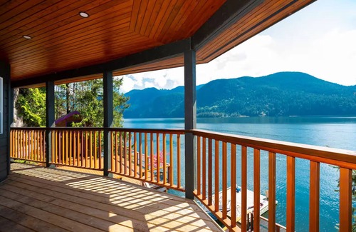 District of North Vancouver House | Stunning Deep Cove Waterfront Estate