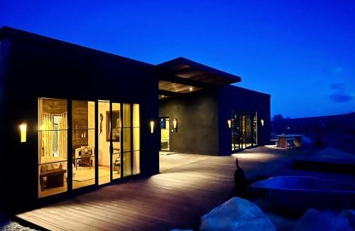 Lone Pine Apartment | Stunning Design Rental Incredible for a Luxury Escape in Lone Pine, California