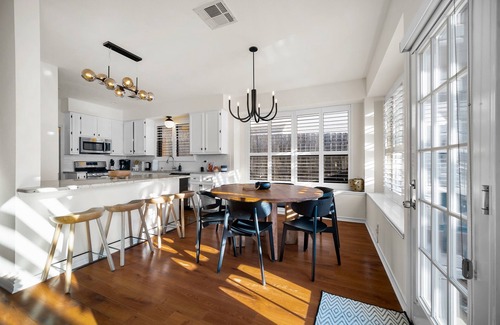 Beckett Meadows House | ~Stunning Designer Home~ Jacuzzi & Fire Pit