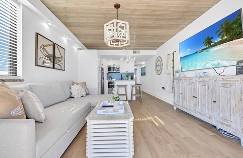 Myrtle Beach Apartment | Stunning Direct Ocean Front by Convention Center