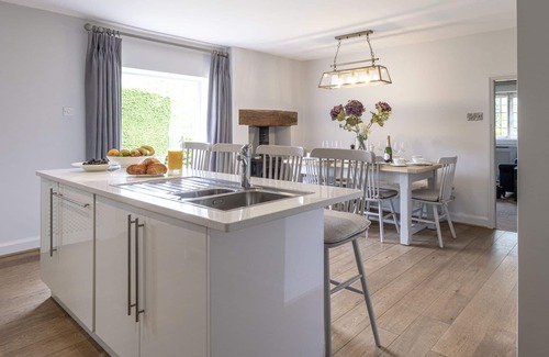 Longborough Cottage | Stunning dog friendly holiday cottage - Yew Tree Cottage, Lower Swell