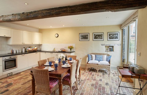 Banningham House | Stunning, dog friendly 3 bedroom/3 bathroom cottage close to beaches & short stroll to pub