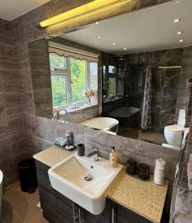 Greenwich House | Stunning double bedroom Greenwich London with private bathroom