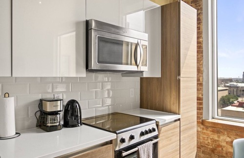 Downtown Dallas Apartment | Stunning Downtown Apartment | Pool, Laundry, Parking