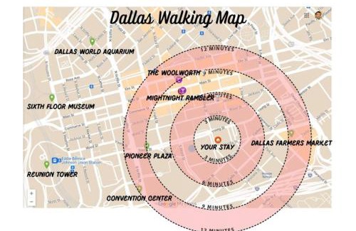 Downtown Dallas Apartment | Stunning Downtown Apartment with Pool, Laundry, Parking