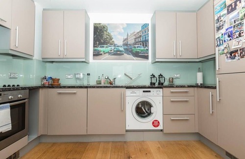 Shadwell Apartment | Stunning East London 2 Bed Apartment With Views