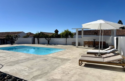 Taucho Cottage | Stunning El Poleo Cottage at El Estanco Viejo: Historic Comfort With B