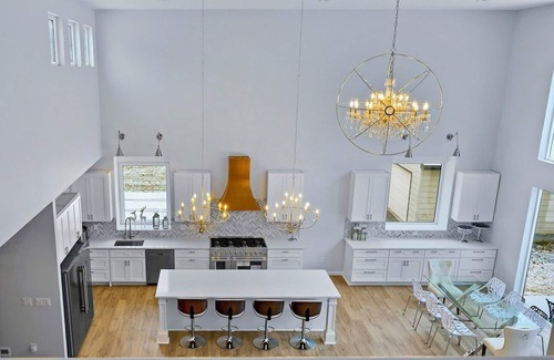 Plymouth House | Stunning Elegant Retreat. Central. New home!