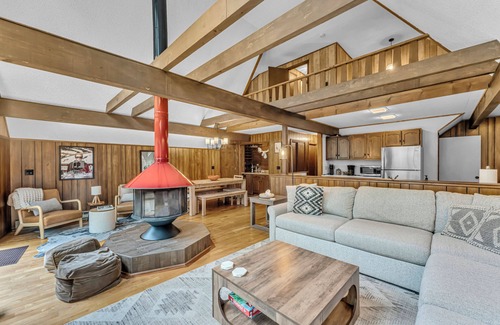 Ellicottville House | Stunning Ellicottville Hilltop Ski Chalet
