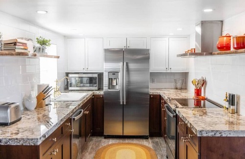 Yucca Valley House | Stunning Endless Views, Hot Tub, Privacy · Pipes Canyon Homestead