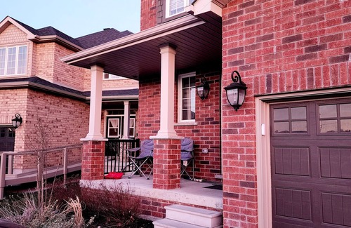 Innisfil House | Stunning Entire Home 4 Bedroom - Near HWY 400.n(Basement not included)