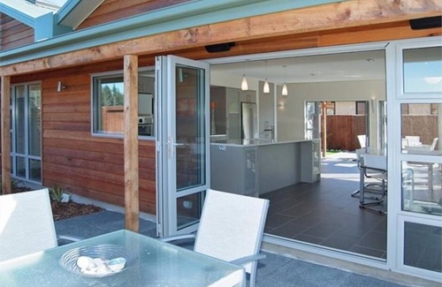 Kaikoura House | Stunning Executive Holiday House