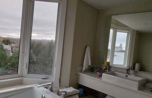 Collingwood Resort | Stunning Executive Waterfront 2-Bdrm Penthouse Suite - Luxury Collingwood Resort
