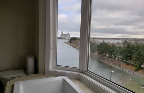 Collingwood Resort | Stunning Executive Waterfront 2-Bdrm Penthouse Suite - Luxury Collingwood Resort