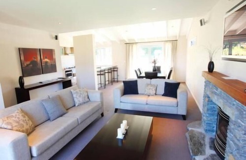 Arrowtown House | Stunning Family Apartment Accommodation