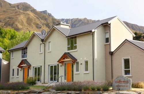 Arrowtown House | Stunning Family Apartment Accommodation