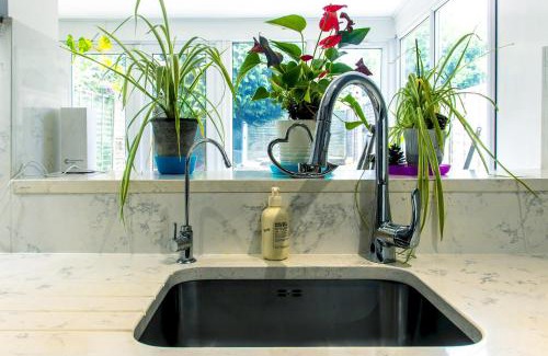 Borehamwood House | Stunning Family Home nr London Harry Potter Tour Pass The Keys