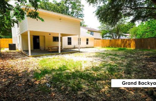 Spring House | Stunning Family Home in North Houston! - Briar Creek
