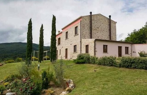 Carunchio Villa | Stunning Farmhouse with a Pool -June Sale