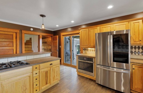 Mt Perry Other | Stunning Farmhouse with Heated Pool & Hot Tub & Pickleball Court!