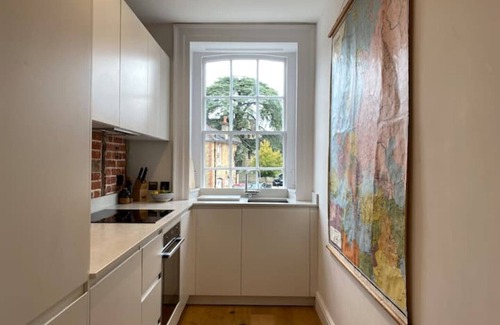Midhurst Apartment | Stunning Flat in The Heart of Midhurst Old Town