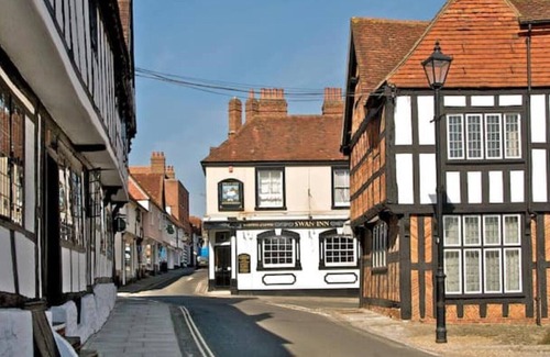 Midhurst Apartment | Stunning Flat in The Heart of Midhurst Old Town