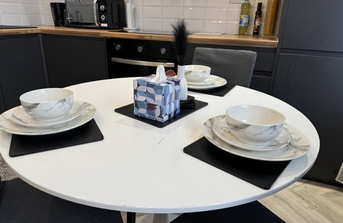 Lea Bridge Apartment | Stunning Flat near Stratford Shopping Centre