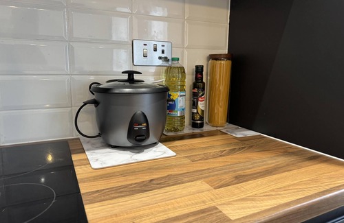 Lea Bridge Apartment | Stunning Flat near Stratford Shopping Centre