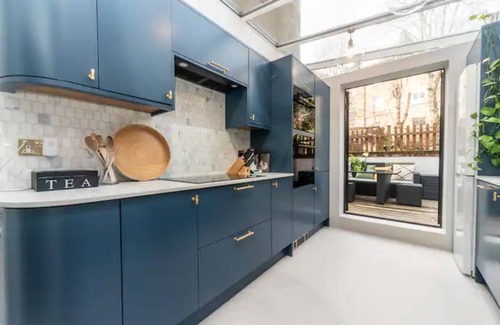 Twickenham Riverside Apartment | Stunning flat, Richmond Bridge | Pass The Keys
