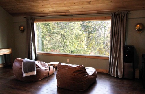 Columbia Cottage | Stunning Forest Cottage with Views!