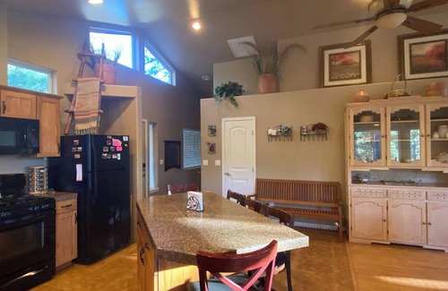 Kachina Village Cabin | Stunning Forest Views, Quiet street 4 bed/4 bath,
