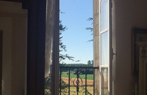 Couthures-sur-Garonne House | Stunning Chateau in the French Countryside & pool
