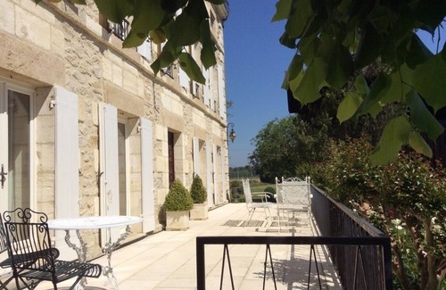 Couthures-sur-Garonne House | Stunning Chateau in the French Countryside & pool