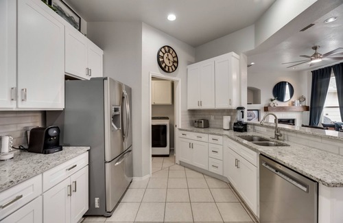 Allen House | Stunning Fully Furnished 3bdr 2bath Retreat