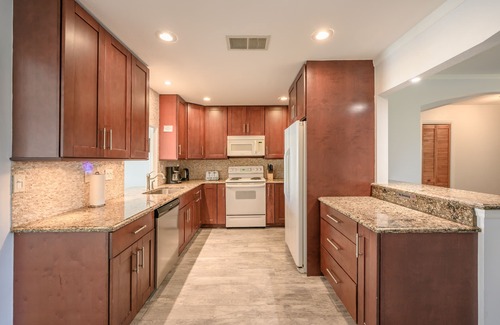 Sarasota Springs House | Stunning Fully Remodeled House with Heated Pool! 30%OFF