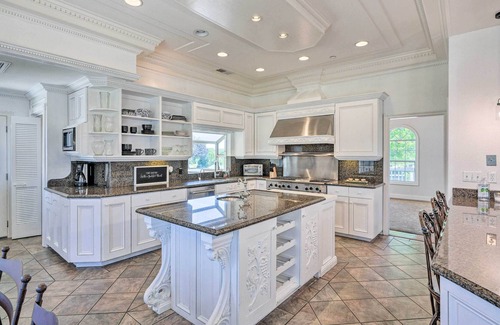 Galt House | Stunning Galt Vineyard: Grill & Tennis Court!
