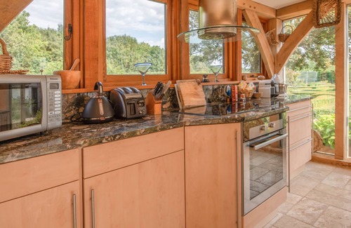 Broad Hinton House | Stunning 2 bed/2 bath Country Retreat with huge gardens