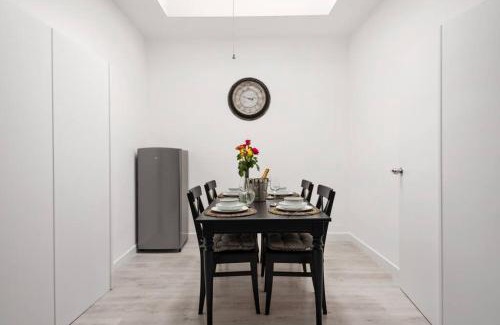 Twickenham Riverside Apartment | Stunning Gem of Twickenham