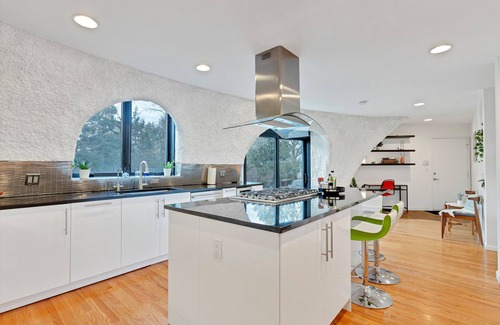 Centennial House | Stunning geodome with Indoor Pool and Hot Tub! Minutes from the heart of Denver.