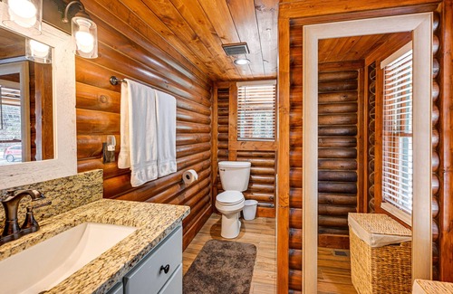 Tiger Cabin | Stunning Georgia Cabin w/ Private Hot Tub & Views