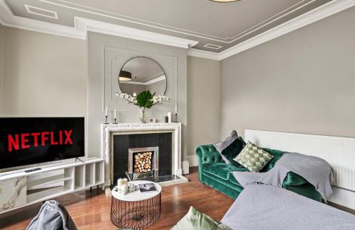 Wakefield Apartment | Stunning Georgian Apartment In Yorkshire - Parking