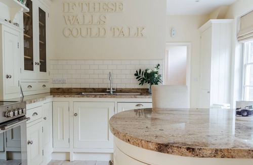 Hopton House | Stunning Georgian Home in heart of The Norfolk Broads Sleeps 10.