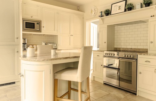 Hopton House | Stunning Georgian Home in heart of The Norfolk Broads Sleeps 10.